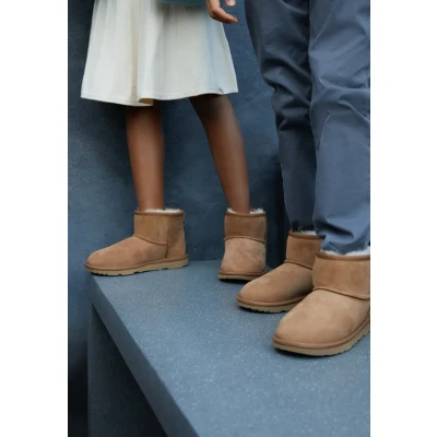 Afbeelding van UGG W Classic Short II Enkellaarsjes voor dames, Hazelnoot