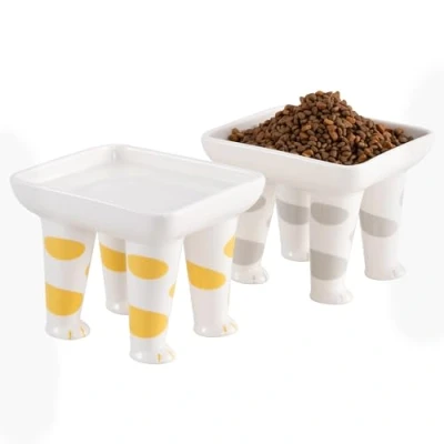 Afbeelding van Navaris 2x Katten drinkbak met pootjes van keramiek voerbak en kat Inhoud 400 ml 16 x 14 12 cm Wit grijs beige