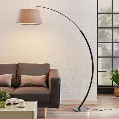 Afbeelding van Gebogen vloerlamp Evelyna met stoffen lampenkap