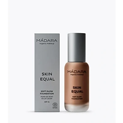 Image de MÁDARA Organic Skincare SKIN EQUAL Fond de teint éclat doux LSF15, 90 CHESTNUT, 30 ml, minéral léger, Longwear, Fini naturellement radieux et couvrance réglable, Vegan