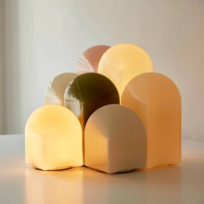 Afbeelding van HAY Parade LED tafellamp schelp wit hoogte 32 cm
