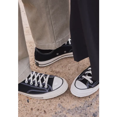 Afbeelding van Converse heren Chuck 70 sneaker van canvas in de kleur Zwart, maat: 42