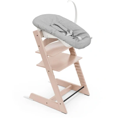 Afbeelding van Stokke Tripp Trapp stoel (Serene Pink) met newborn set Comfortabel, veilig en eenvoudig te gebruiken Voor pasgeborenen tot 9 kg.