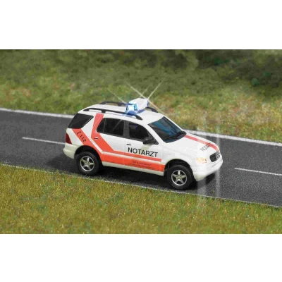 Afbeelding van Busch 5631 H0 Hulpdienstvoertuig Mercedes Benz M klasse Notarzt
