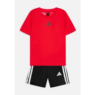 Afbeelding van adidas Performance Essentials 3 Stripes Junior Unisex SET Sport Tshirt voor kinderen, Maat: 140, Pure ruby/black