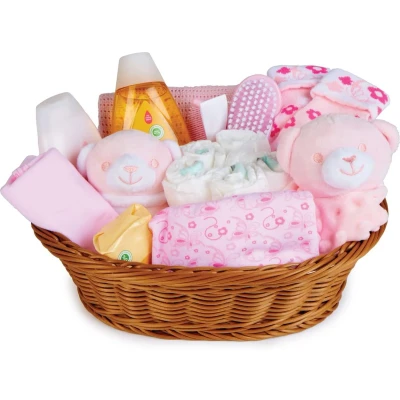 Afbeelding van Mand voor babymand meisjes met babykleertjes, benodigdheden pasgeborenen, babydeken, roze dekbed en zachte speelgoedrammelaar