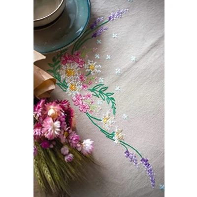 Afbeelding van Vervaco Tafelkleed Lentebloemen borduren (pakket) PN 0190850