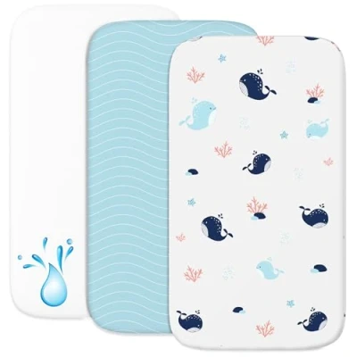 Afbeelding van Cododo Hoeslaken (2 stuks) + 1 matrasbeschermer, waterdicht, met elastiek, 3 in 1, afmetingen 50 x 83 cm, compatibel wiegen, matras Baby, voor meisjes en jongens, oceaanmotief
