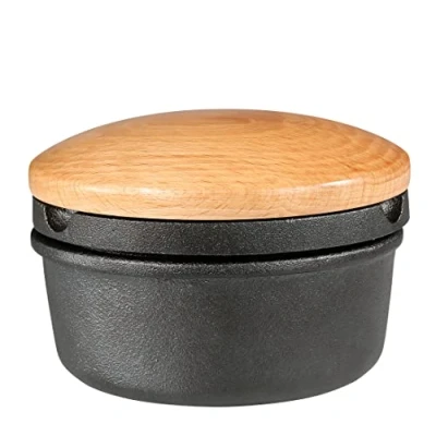Afbeelding van Zassenhaus Kruidenrasp XL, diameter 11 cm, hoogte 7 van gietijzer met opbergvak, deksel beukenhout, luchtdicht afgesloten, extra groot raspoppervlak, rasp voor