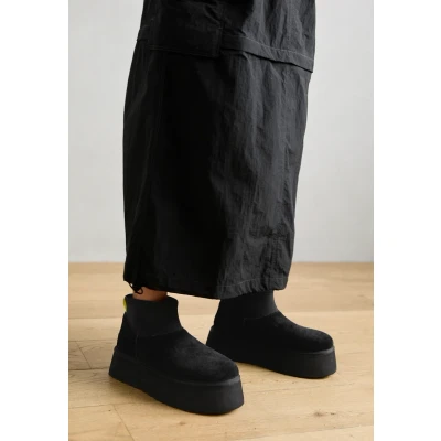 Afbeelding van UGG Classic MINI Dipper Enkellaarsjes met plateauzool, Dames, Maat: 36, Black Leer en textiel