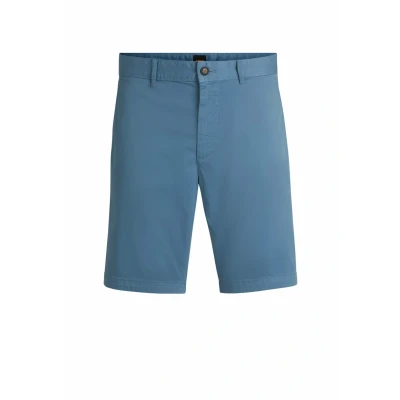 Afbeelding van HUGO BOSS heren Straight fit korte chino met steekzakken in de kleur Staalblauw, maat: W30