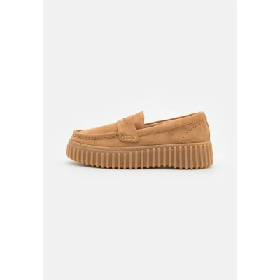 Afbeelding van Clarks Torhill Penny Instappers, Dames, Maat: 40, Light tan Veloursleer