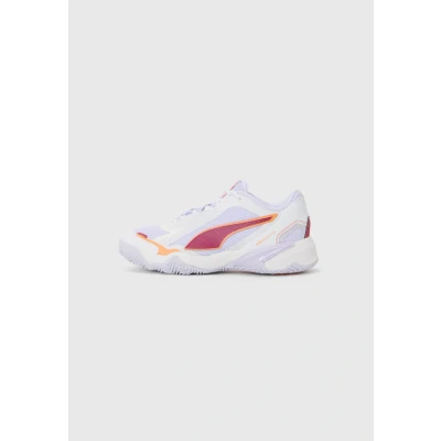 Afbeelding van Puma Solarstrike Handbalschoenen, Dames, Maat: 37, White/heat fire/lilac crush/berry Textiel/ synthetisch