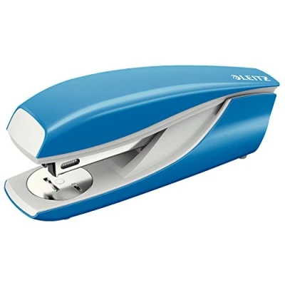 Afbeelding van Leitz Nietmachine voor kantoor, capaciteit 30 vellen, lichtblauw, ergonomische metalen behuizing, incl. nietjes, productlijn NeXXt, 55020030