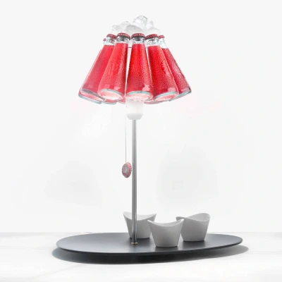 Afbeelding van Ingo Maurer Campari Bar tafellamp uit flessen
