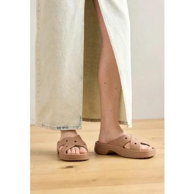 Afbeelding van Crocs Classic Dames Cross Strap gladde sandaal voor dames, Melkchocolade, 34/35 EU
