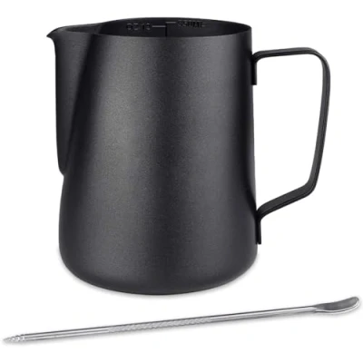 Afbeelding van Emsmil Melkkannetje van roestvrij staal, 900 ml, met Mark en Latte Art maat, zwart, barista melkkannetje, crèmepot voor cappuccino espresso
