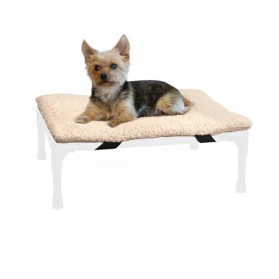 Afbeelding van K&amp;H PET PRODUCTS Origineel verhoogd microfleece hondenkussen voor buiten, draagbare en wasbare hondenmat (bed apart verkrijgbaar) lichtbruin fleece, maat S, 43,2 x 55,9 cm