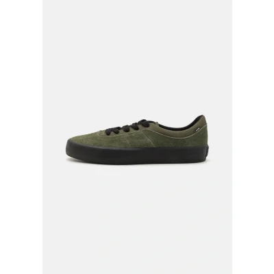 Afbeelding van Globe Melbek Sneakers laag, Heren, Maat: 44, Olive/black Leer en textiel
