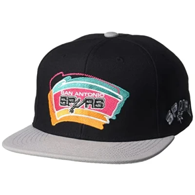 Afbeelding van Mitchell &amp; Ness San Antonio Spurs Logo Blur Hardwood Classic Snapback Cap, zwart, één maat, zwart.