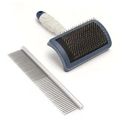 Image de Mikki Lot de 2 peignes en acier inoxydable et brosse dure pour chiot, cacapoos, labradoodles, cavapoos griffonnages dorés, bleu, gris, taille S