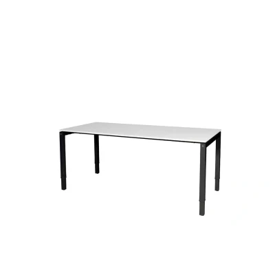 Afbeelding van Cubeo 4 poot bureau, zit/zit hoogte verstelbaar (62 85cm) dmv slinger met 180x80cm krijtwit 25mm blad en zwart (RAL9005) frame