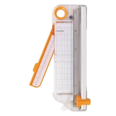 Image de Fiskars Massicot Bypass multi matériaux en rouleau, 30 cm / A4, pour épais comme le vinyle, cuir, l&#039;aggloméré et carton, plastique/aluminium, blanc/orange, 1068570