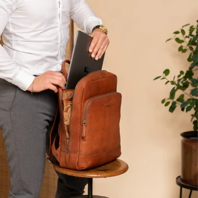 Afbeelding van Leren Rugzak Cognac Nicola 15 Inch Laptopvak The Chesterfield Brand