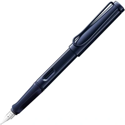 Afbeelding van Lamy Safari dark Dusk Vulpen met ergonomische handgreep en gepolijste stalen veer in maat M robuust kunststof ASA T 10 blauwe cartridge rechtshandig