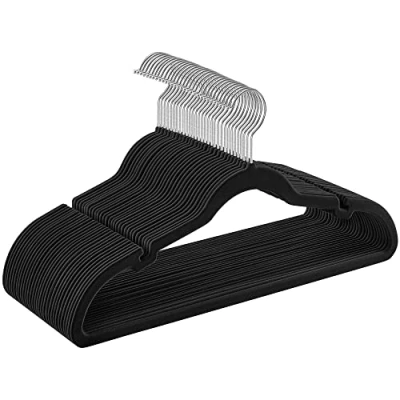 Afbeelding van SONGMICS CRF029B05 50 stuks fluwelen kleerhangers met schouderinkepingen, antislip, 360 graden draaibare haak, ruimtebesparend, 0,6 cm dik, 43 lang, inktzwart