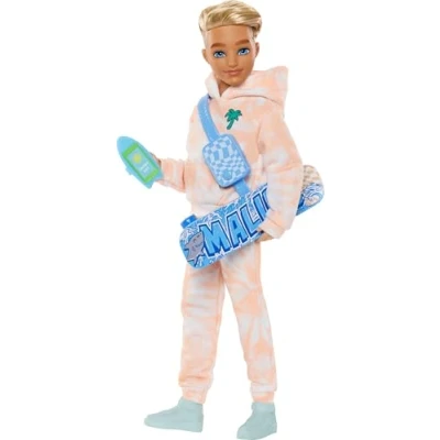 Afbeelding van Barbie Dream Besties Ken pop, beweegbare pop met afneembare outfit en blond haar, 9 elementen over het thema zomer skateboard, JDD75