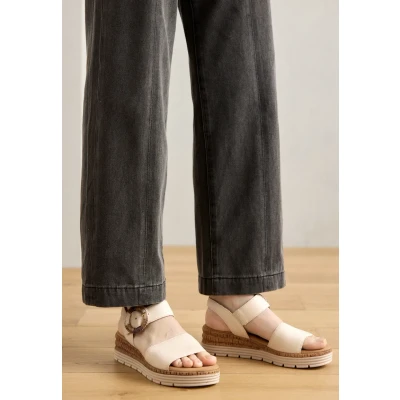 Afbeelding van Gabor Comfort Sandalen met plateauzool, Dames, Maat: 40, Creme Schoenen