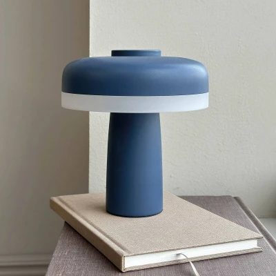 Afbeelding van Dyberg Larsen LED tafellamp Porter, blauw, hoogte 16 cm