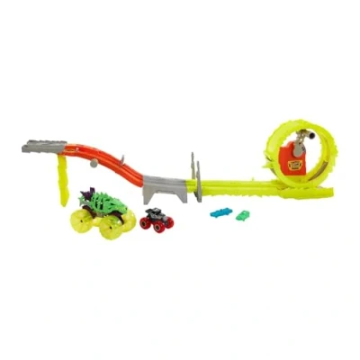 Afbeelding van Hot Wheels Monster Trucks volgset met 2 speelgoedtrucks: extra grote scléesaurus saurus en 1 botshaker in schaal 1:64, Race &amp; Chase Challenge verpletterde auto&#039;s HYT07