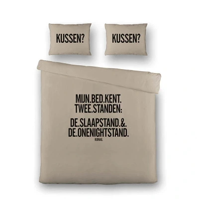 Afbeelding van Dekbedovertrek RUMAG Kussen? 2 persoons (200x200/220 cm) Microvezel Tekst Beige Ga naar Dekbed Discounter.nl &amp; Profiteer Nu