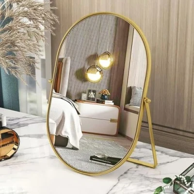 Afbeelding van Ovale make upspiegel voor op kantoor met goudkleurig metalen frame, draagbare tafelspiegel, eenzijdig draaibaar, high definition aanrechtspiegel standaard kaptafel, commode, woonkamer,