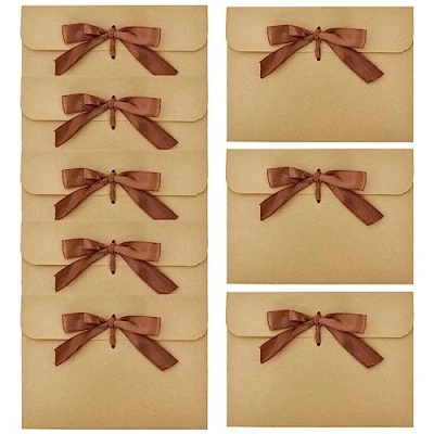 Afbeelding van 50 stuks geschenkenveloppen, retro enveloppen van kraftpapier, envelop met banden, doe het zelf cadeaukaart, envelop, voor handgemaakte uitnodigingen, bruiloft, Kerstmis (bruine linten)