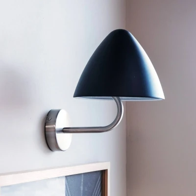 Afbeelding van Dyberg Larsen wandlamp Oulu, zwart/staal, Ø 20,3 cm