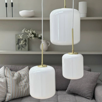 Afbeelding van Dyberg Larsen hanglamp Silvia, Ø 20 cm, opaal/messing, glas