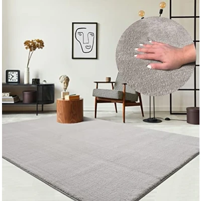 Afbeelding van The carpet Relax, modern tapijt met korte en pluizige pool, antislip aan de onderkant, wasbaar tot 30C, superzacht, bontlook, zandkleur, 120 x 160 cm