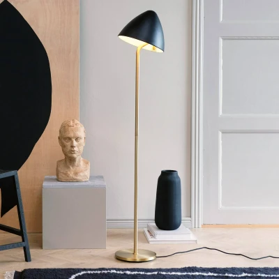 Afbeelding van Dyberg Larsen vloerlamp Oulu, zwart/messing, hoogte 128 cm