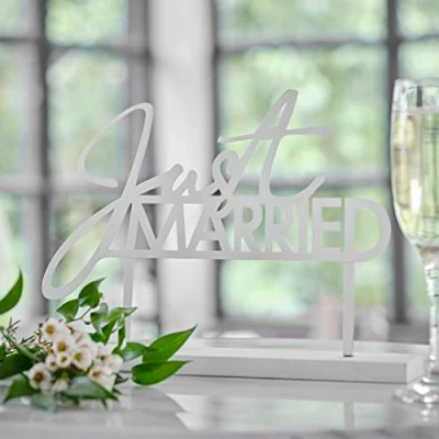 Afbeelding van Ginger Ray Wit metalen tafelbord “Just Married“ 25 x 29 cm