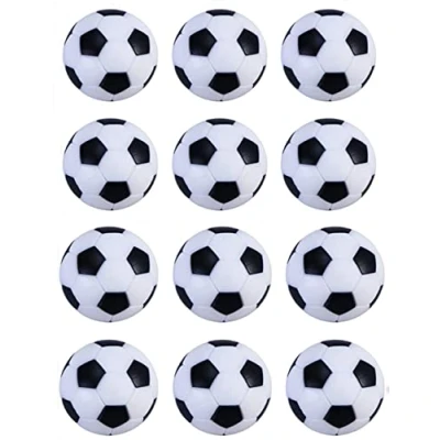 Afbeelding van 12 stuks mini voetballen, zwart wit, voetbalspel, voetbal.
