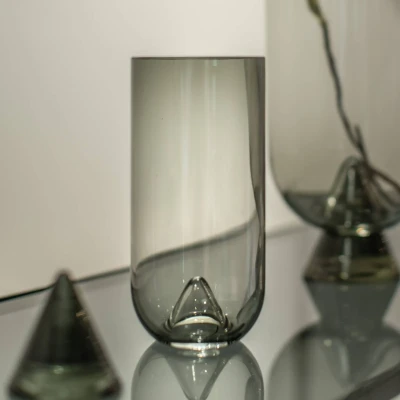 Afbeelding van AYTM Glacies vaas, rookgrijs, hoogte 29 cm, glas, mondgeblazen