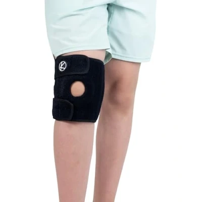 Afbeelding van KARM Verstelbare kinderen knie ondersteuning voor artritis, ACL, MCL, LCL, sport, oefening, meniscus, genezing, pijn meisjes en jongens (één maat, zwart)