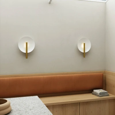 Afbeelding van Wandlamp Furiko met schakelaar, messing/wit