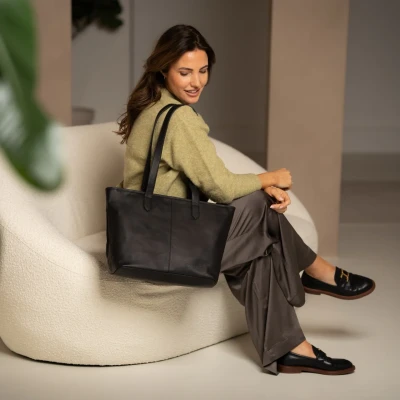 Afbeelding van The Chesterfield Brand Monza Shopper zwart Damestas