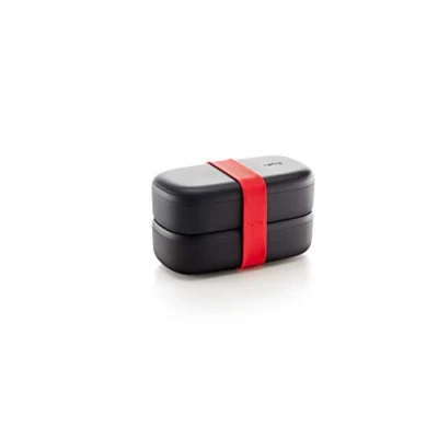 Afbeelding van Lékué Dubbele Lunchbox Uit Kunststof Met Silicone Band Zwart En Rood 1l
