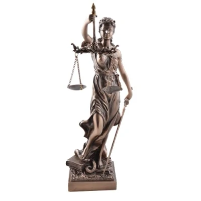 Afbeelding van Justitia Romeinse Godin van Rechtvaardigheid Veronese Design Bronskleurig beeld Hoogte 33cm Vrouwe met blauw doorschijnende jurk
