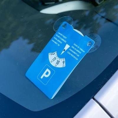 Afbeelding van 2 stuks parkeerschijven met zuignappen van karton, dubbelzijdig, verstelbaar, 8 talen, voor auto, vrachtwagen, camper, parkeerschijf, parkeerkaart zuignap